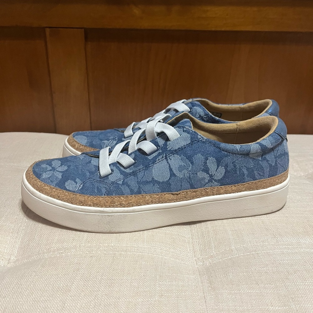 REVITALIGN Denim Blue Floral Sneakers